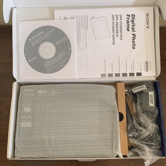 NIB Sony Digital Photo Frame - Picture 2 of 4
